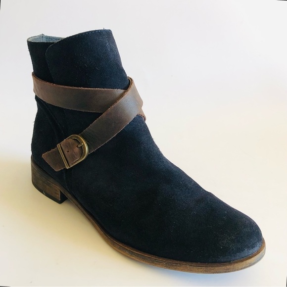 La Scarpa Suede Ankle Booties - Picture 1 of 16
